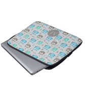 Niedliches graues Owl-Muster Monogramm Laptopschutzhülle (Vorne Knopf)