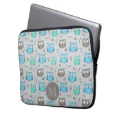 Niedliches graues Owl-Muster Monogramm Laptopschutzhülle (Vorderseite Links)