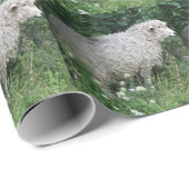 Niedliches Greedy Sheep Eating Wrapping Paper Geschenkpapier (Rolleneckpunkt)