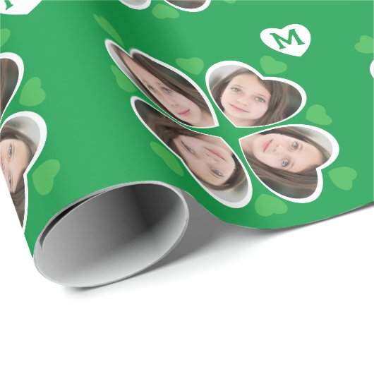 Niedliches Green Clover Four Leaf Hearts Foto Mono Geschenkpapier (Rolleneckpunkt)