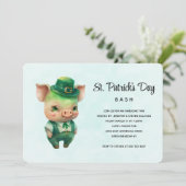 Niedliches Green Pig St. Patrick's Day Party Einladung (Stehend Vorderseite)