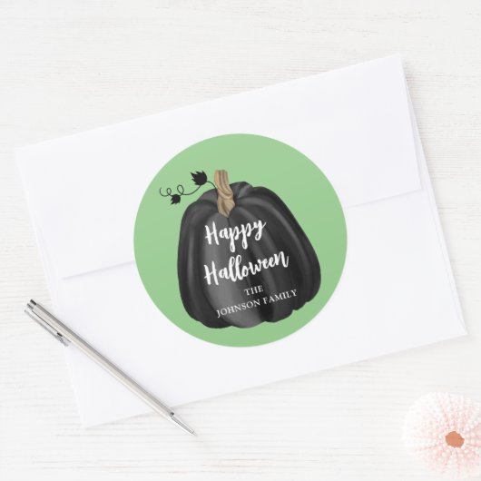 Niedliches Green Script Pumpkin Happy Halloween Runder Aufkleber (Umschlag)