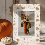 Niedliches Groovy Retro Ghost Pumpkin Halloween Fo Feiertagskarte<br><div class="desc">Feiern Sie Halloween mit einer spielerischen Drehung mit dieser Niedlichen Groovy Retro Ghost Pumpkin Holiday Card! Mit einem charmanten Geist- und Kürbisdesign und einem Retro-Ambiente verleiht diese Karte Ihren Halloween-Grußfreuden eine festliche Touch. Personalisieren Sie es mit Ihrem Lieblings-Foto, um Ihre Ferien-Erinnerungen noch spezieller zu machen. Die nostalgischen Elemente machen diese...</div>