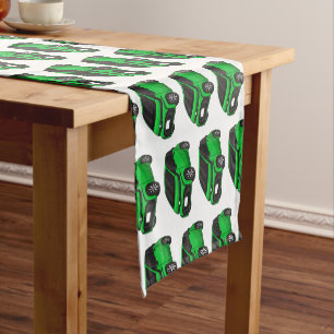 Niedliches grünes Kleinwagen Kurzer Tischläufer