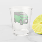 Niedliches grünes Kleinwagen Schnapsglas (Rückseite)