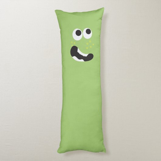 Niedliches grünes und orangefarbenes Monster auf 2 Seitenschläferkissen (Rückseite (Vertikal))