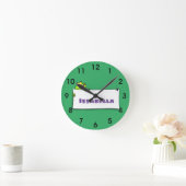 Niedliches Grünfrostschild Cartoon Illustration Runde Wanduhr (Zuhause)