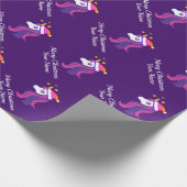Niedliches, gürtelrosa Einhorn mit Weihnachtsmannm Geschenkpapier (Ecke)