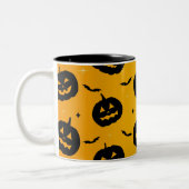 Niedliches Halloween Black Pumpkins & Bats-Muster Zweifarbige Tasse (Links)