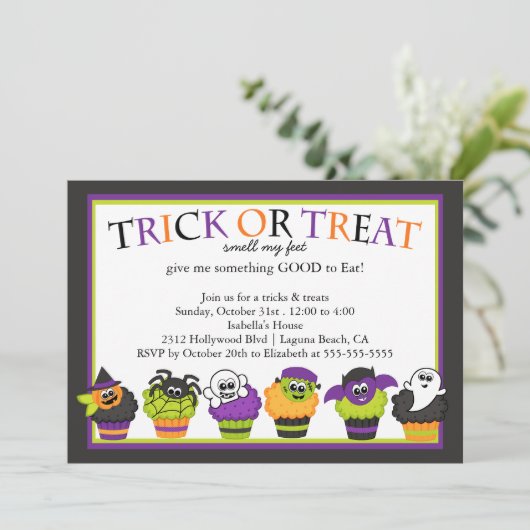 Niedliches Halloween Cupcakes Kids Kostüm Party Einladung (Stehend Vorderseite)