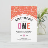 Niedliches Halloween Little Boo Girl Erster Geburt Einladung (Stehend Vorderseite)