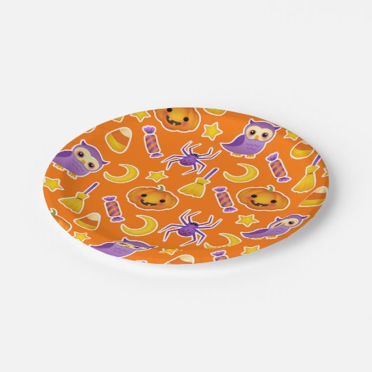 Niedliches Halloween-Muster Pappteller (Schrägansicht)