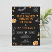 Niedliches Halloween Pumpkin Carving & Costume Par Einladung (Stehend Vorderseite)