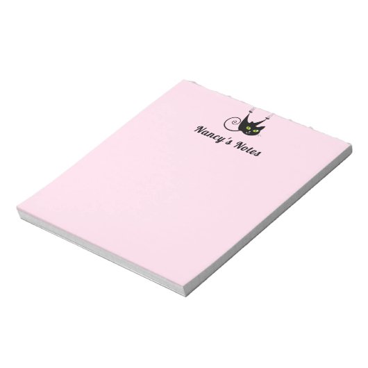 Niedliches Hängen in der Schwarzen Katze Grün Auge Notizblock (Rotiert)