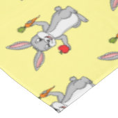 Niedliches Hasen mit Gemüse Cartoon Tischdecke (Schrägansicht)
