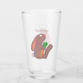 Niedliches Hasen mit KarottenCartoon Glas (Vorderseite)