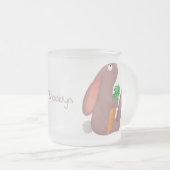 Niedliches Hasen mit KarottenCartoon Mattglastasse (VorderseiteRechts)