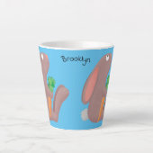 Niedliches Hasen mit KarottenCartoon Milchtasse (Vorderseite)