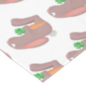 Niedliches Hasen mit KarottenCartoon Tischdecke (Schrägansicht)
