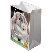 Niedliches Hasen Mittlere Geschenktüte (Vorderseite Schrägansicht)