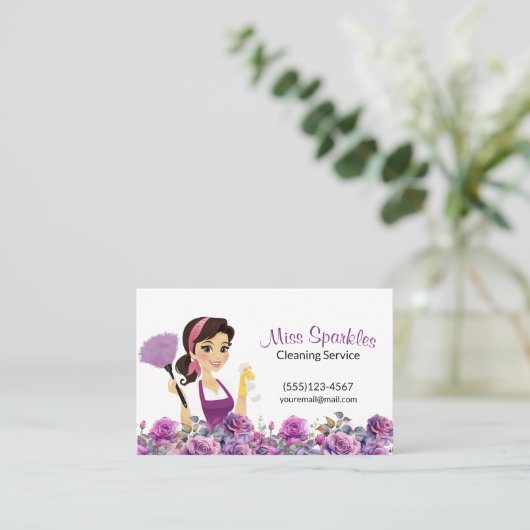 Niedliches Haus Reinigung Lila Blumenmädchen Servi Visitenkarte (Stehend Vorderseite)