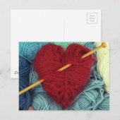 Niedliches Herz aus roter Wolle mit Stricknadel Postkarte (Vorne/Hinten)