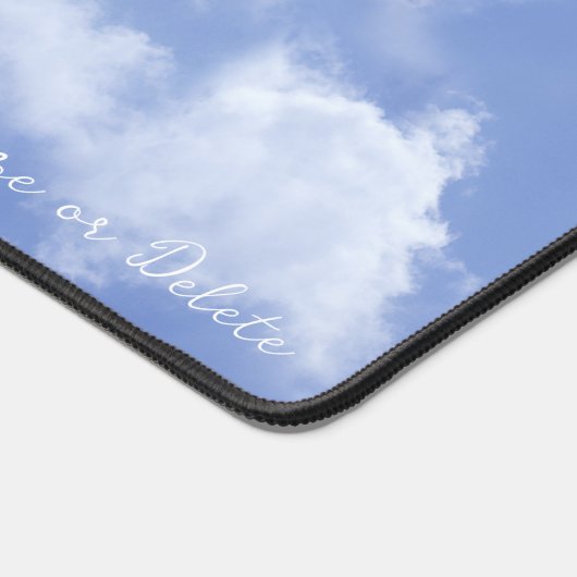 Niedliches Herz gestreift Wolke in blauem Himmel f Schreibtischunterlage (Ecke)