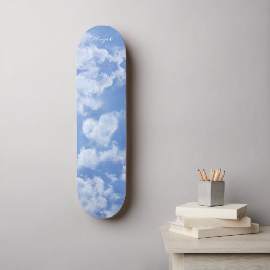 Niedliches Herz gestreift Wolke in blauem Himmel f Skateboard (Wandkunst)