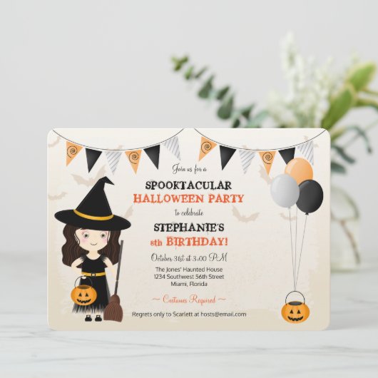 Niedliches HexenHalloween-Party Einladung (Stehend Vorderseite)