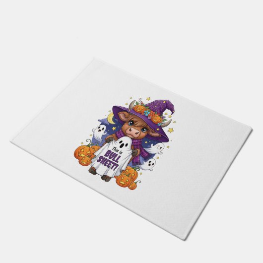 Niedliches Highland Cow Halloween Fußmatte (Schrägansicht)