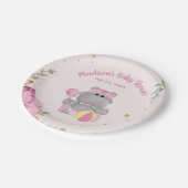 Niedliches Hippo mit Rattle and Ball Paper Plate Pappteller (Schrägansicht)