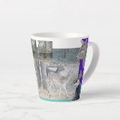 Niedliches Hirsch mit Pfauendesign Latte Tasse (Rechte Ecke)