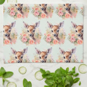 Niedliches Hirsch umgeben von Rose Muster Geschirrtuch (Gefaltet)