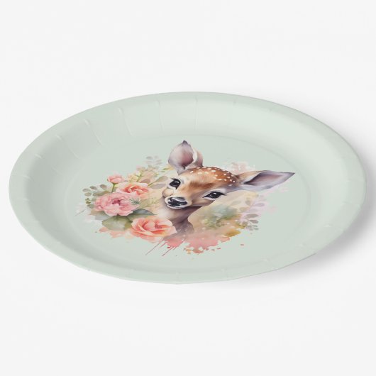 Niedliches Hirsch, umgeben von Rose Pappteller (Schrägansicht)