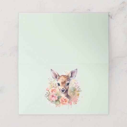 Niedliches Hirsch, umgeben von Rose Platzkarte (Außenseite Aufgefaltet)