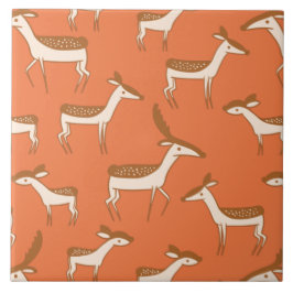 Niedliches Hirsch und Familie Fliese