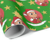 Niedliches Hispanic-Baby mit Weihnachtshut-Cartoon Geschenkpapier (Rolleneckpunkt)