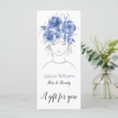 Niedliches hübsches Mädchen mit blauen Aquarellfar (Stehend Vorderseite)