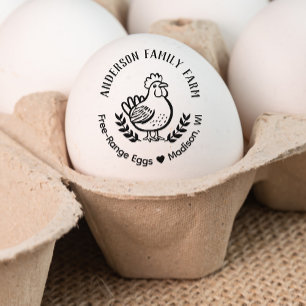Niedliches Hühnchen aus der Familie von frischen f Gummistempel