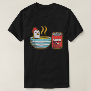 Niedliches Hühnchen in der Suppenschale mit Soda k T-Shirt