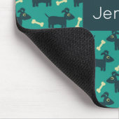 Niedliches Hundsmuster mit Knochen auf grünem Hint Mousepad (Ecke)