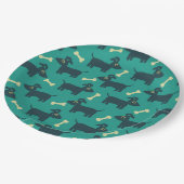 Niedliches Hundsmuster mit Knochen auf grünem Hint Pappteller (Schrägansicht)