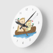 Niedliches Igelspaarsegeln auf hölzernem Boot Runde Wanduhr (Winkel)