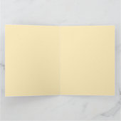 Niedliches Ingwer-Kätzchen, das einen Karte (Innenseite)