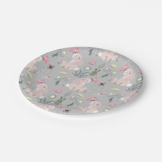 niedliches Kaninchen mit Blume und Schmetterlingen Pappteller (Schrägansicht)