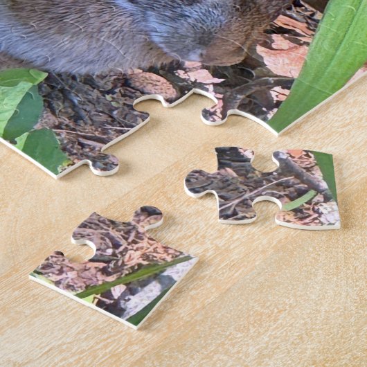 Niedliches Kaninchen unter der Tigerlilie Puzzle (Seite)