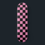 Niedliches kariertes (kariertes) rosa und schwarze skateboard<br><div class="desc">Suchen Sie nach einem rosa und schwarz karierten (karierten) Muster Skateboard?  Stöbern Sie auf unserer Website nach den trendigsten Boards,  die Sie zum Neid all Ihrer Freunde machen werden.</div>
