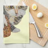 niedliches Kätzchen grauer Tabby, der Geschirrtuch (Viertel Falte)