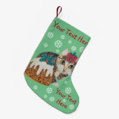 niedliches Kätzchen grauer Tabby, der Kleiner Weihnachtsstrumpf (Vorderansicht (hängend))