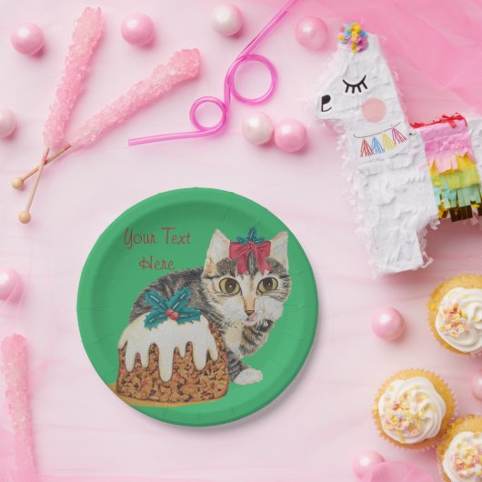 niedliches Kätzchen grauer Tabby, der Pappteller (Party)